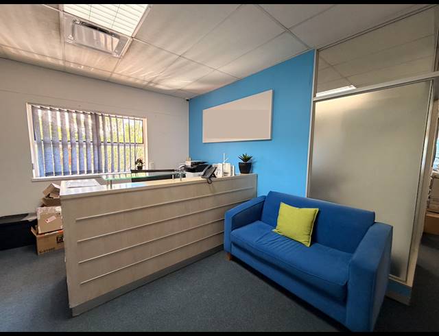 180M² OFFICE RENTED IN EDGEMOUNT ESTATE